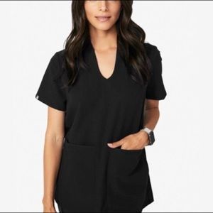 FIGS Banepa Oversized Pocket Scrub Top - XXS Black